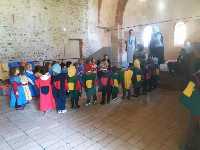 Bambini in chiesa, un antico cantiere
